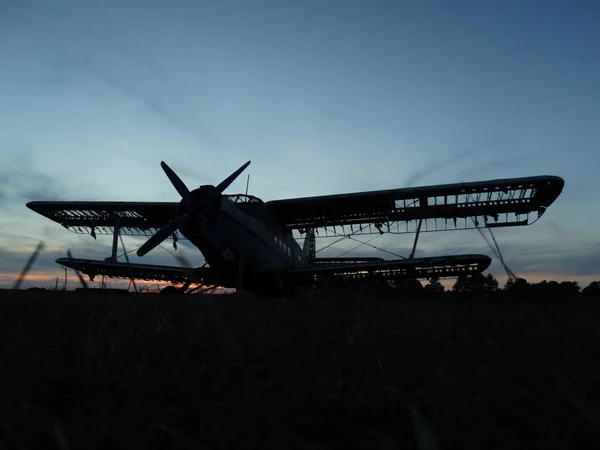 Verlassenes Flugzeug Bei Sonnenuntergang — Stockfoto