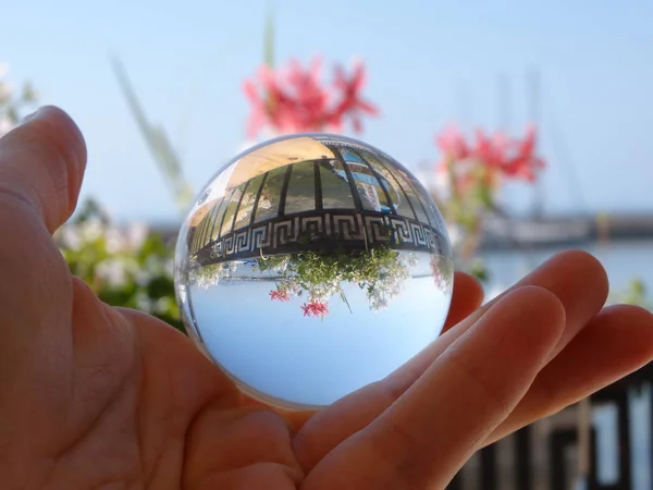 Reflexão Invertida Uma Bola Cristal — Fotografia de Stock