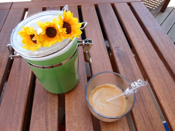 Кофе Подсолнухом — стоковое фото