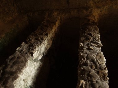Aladzha Manastırı, Bulgaristan'da mağara