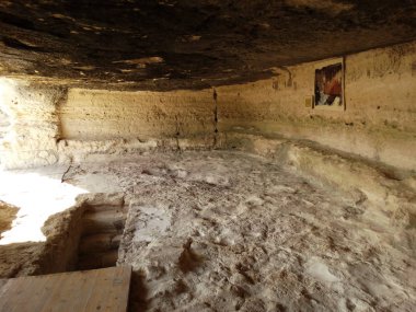 Aladzha Manastırı, Bulgaristan'da mağara