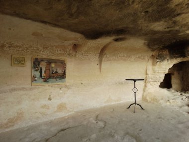 Aladzha Manastırı, Bulgaristan'da mağara