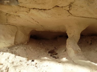 Aladzha Manastırı, Bulgaristan'da mağaralar