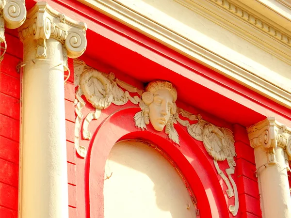 Pared Roja Con Decoración Arco Columnas — Foto de Stock