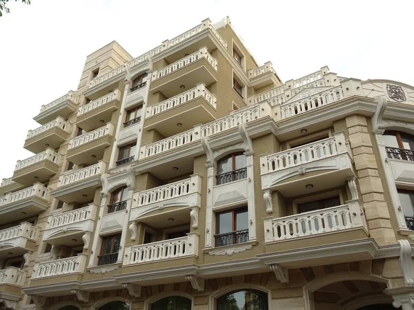 Modern Building Beautiful Balconies — Stock Photo, Image