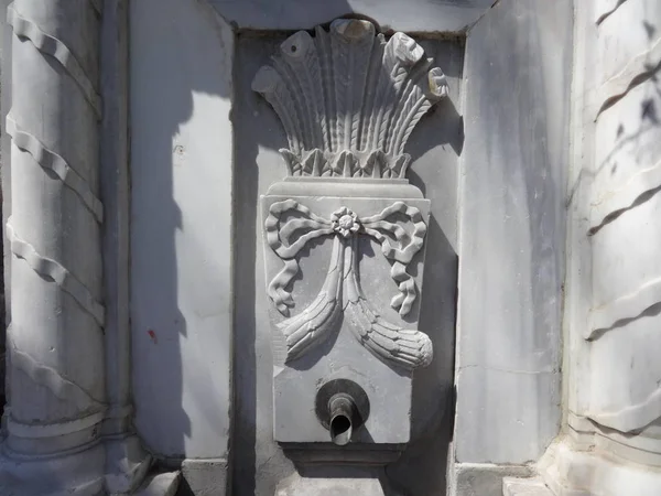 Stone Church Fountain Close — Stock Photo, Image