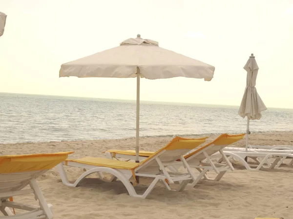 Salón Playa Sombrilla Efecto Blanco Negro — Foto de Stock