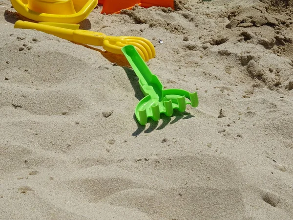 Brinquedos Coloridos Das Crianças Praia — Fotografia de Stock