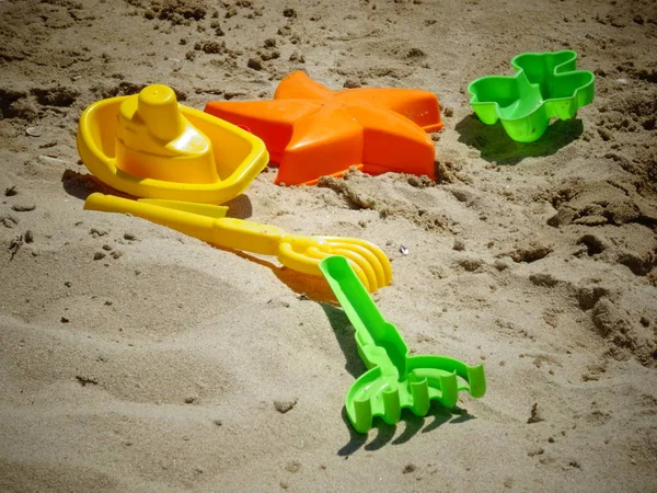 Buntes Kinderspielzeug Strand — Stockfoto