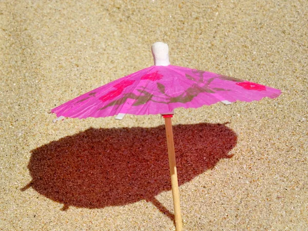 Ozdoba Parasol Cocktail Plaży Pink — Zdjęcie stockowe