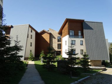 Modern dağ otel mimarisi