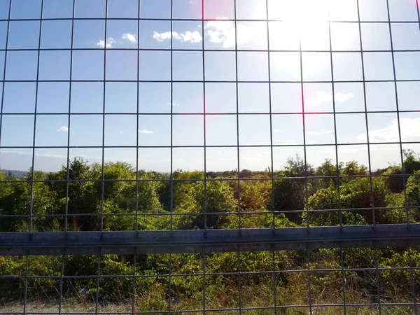 Netz Wache Grenze Auf Himmel Hintergrund — Stockfoto