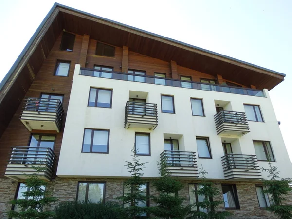 Modern dağ otel mimarisi