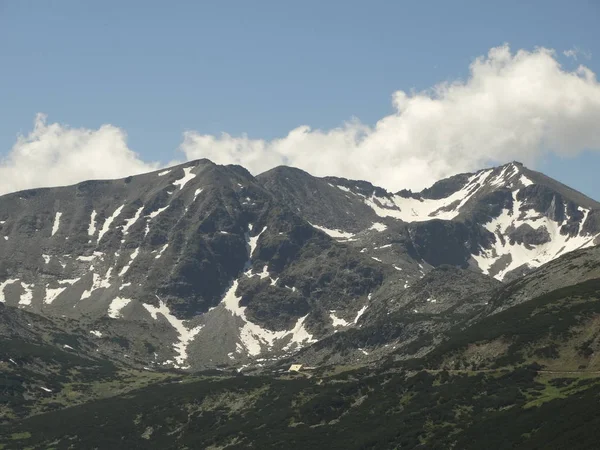 从保加利亚里拉山的亚斯特雷贝茨峰看风景 — 图库照片