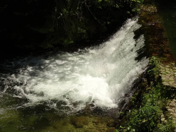 Bella Cascata Nel Parco — Foto Stock