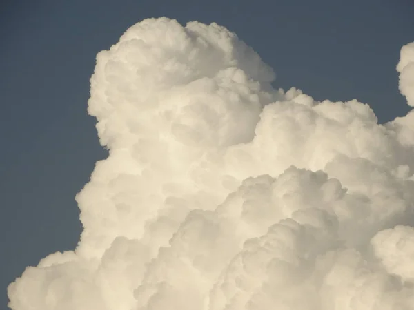 Φόντο Γκρίζο Λευκό Σύννεφα — Φωτογραφία Αρχείου