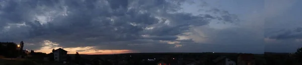 Panoramablick Auf Einen Dunklen Himmel Bei Sonnenuntergang — Stockfoto