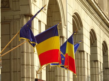 Romen ve Avrupa Birliği bayrakları