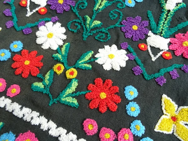 Болгарська Традиційний Одяг Жіночий Квіти Візерунком — стокове фото