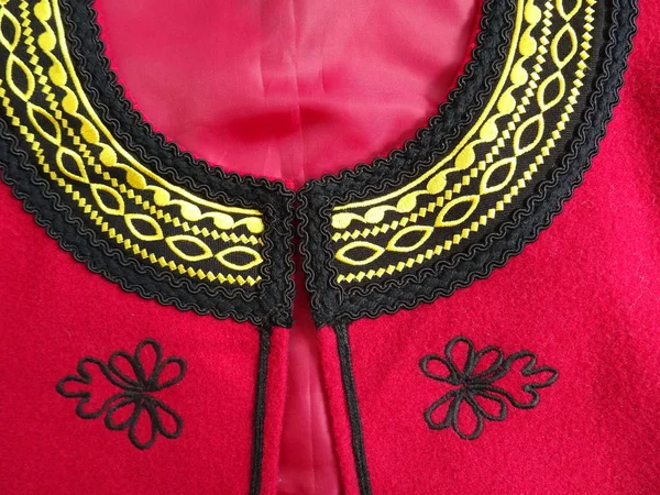 Native Bulgaarse Mannelijke Rood Kostuum — Stockfoto