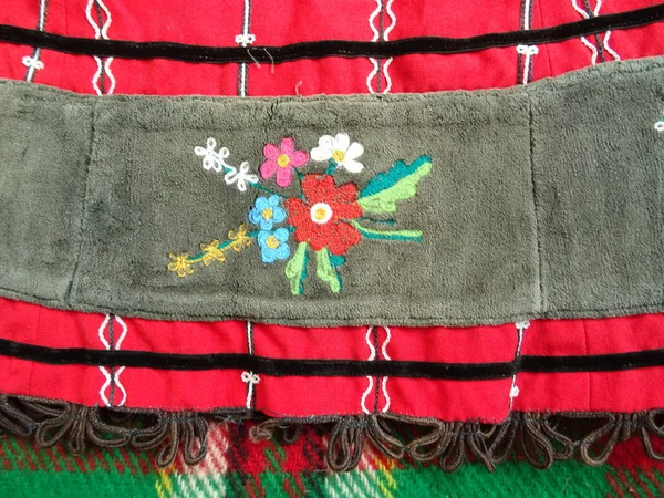 Bulharský Tradiční Červené Šaty Květinovou Výzdobu — Stock fotografie