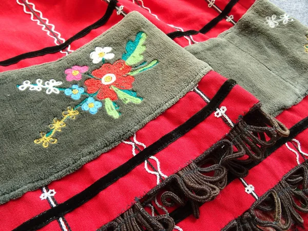 장식으로 불가리아 전통적인 드레스 — 스톡 사진