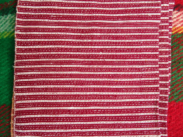 Красно-белый узор
