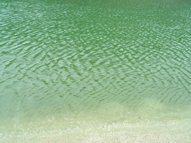 Göl veya nehir ile güzel manzara görünümü