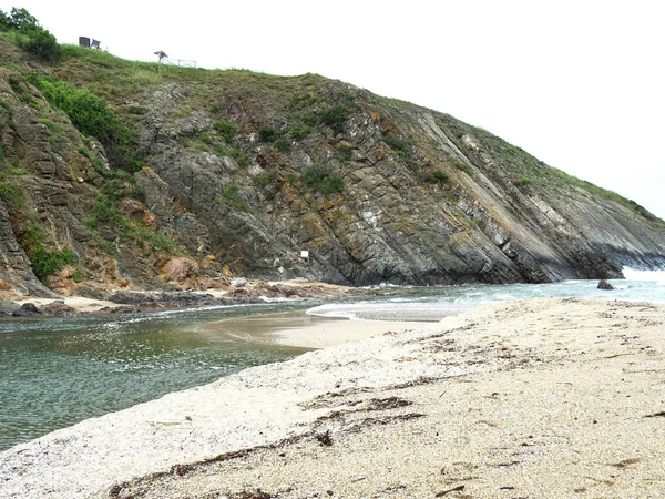 美丽的风景景观与湖泊或河流 — 图库照片