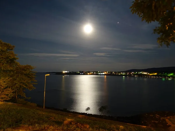 Refleksi Cahaya Bulan Danau — Stok Foto