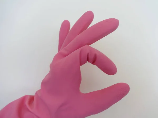 粉红厨房手套显示确定的符号 — 图库照片