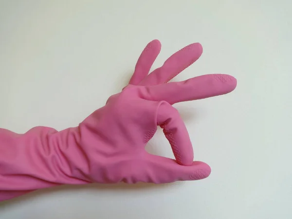Χέρι Ροζ Γάντι Δείχνει Εντάξει Σημάδι — Φωτογραφία Αρχείου