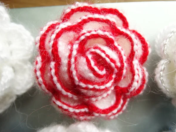 Beautiful Red White Knitted Flower — Stock Photo, Image