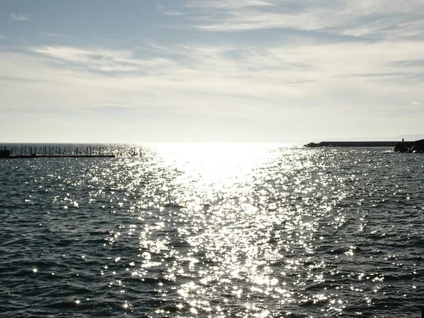 海水中反射的阳光 — 图库照片