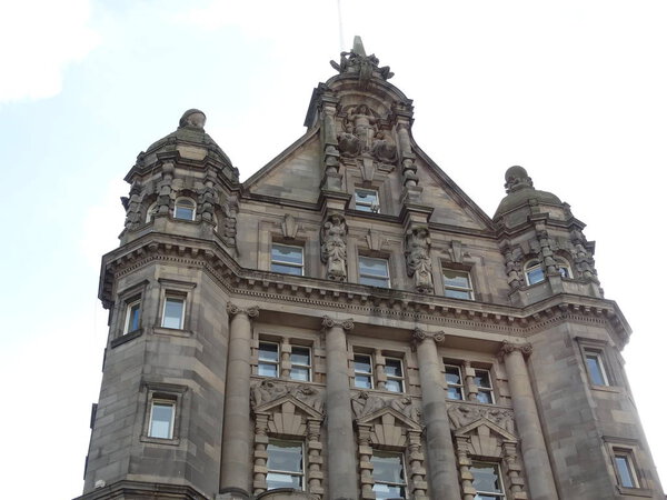 Шотландская архитектура в дневное время
 