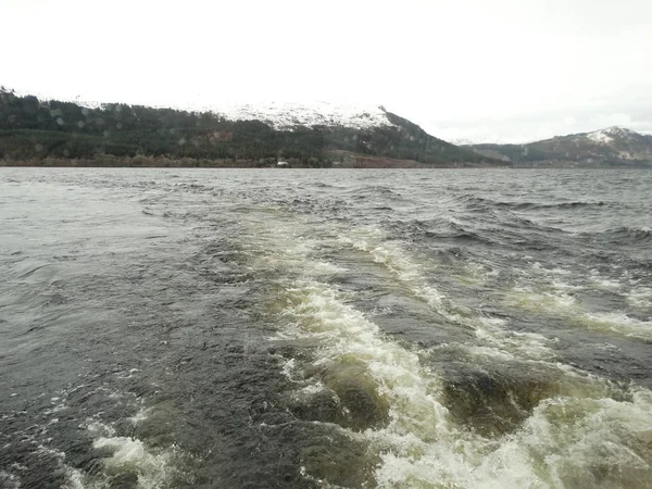 Jezioro Loch Ness Widokiem — Zdjęcie stockowe