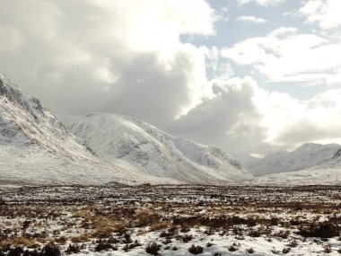 Glencoe karla kaplı dağ