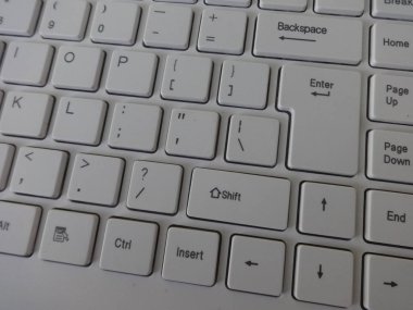 Basit minimalist beyaz klavye