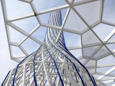 Geometrik şekiller çatıdan Ultra Modern mimari