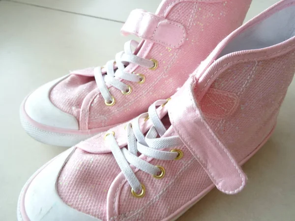 Roze Girly Sportschoenen — Stockfoto