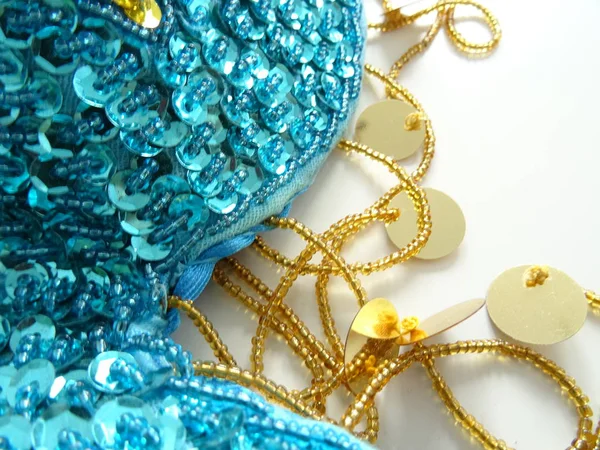 Μπλε Και Χρυσό Γυαλιστερό Belly Dance Γυναίκα Φόρεμα Παγιέτες — Φωτογραφία Αρχείου