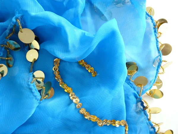 スパンコールのついた青とゴールドの光沢のあるベリーダンス女性ドレス — ストック写真