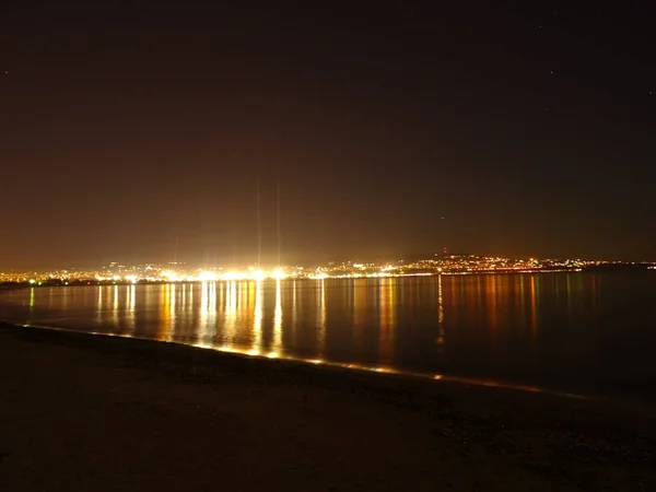 Luzes Cidade Refletindo Água Mar — Fotografia de Stock