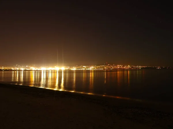 Luzes Cidade Refletindo Água Mar — Fotografia de Stock