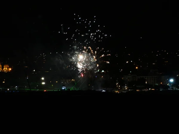 Feux Artifice Colorés Dans Ciel Noir — Photo