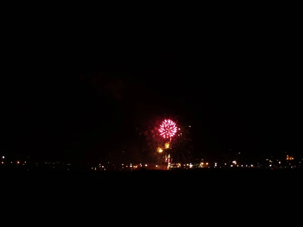 Farbenfrohes Feuerwerk Schwarzen Himmel — Stockfoto