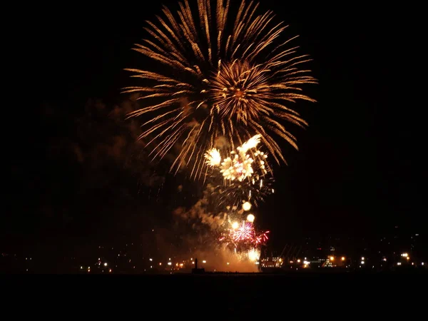 Fuegos Artificiales Coloridos Cielo Negro —  Fotos de Stock