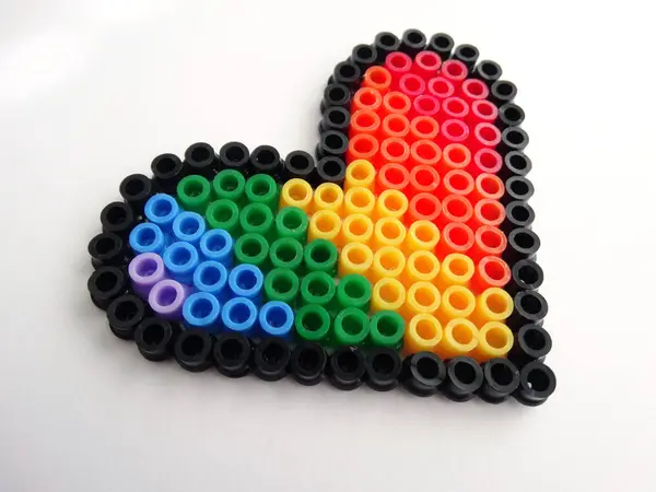 Corazón Arco Iris Colorido Aislado Hecho Perlas Juguete Plástico — Foto de Stock