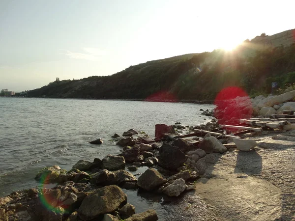 Costa Del Mar Con Piedras Atardecer —  Fotos de Stock