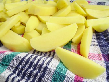 Çiğ patates dilimleri closeup görünümü